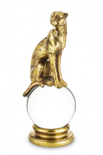水晶球上的小雕像豹